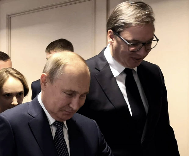 Дан који је више од празника: Вучић честитао Путину велику победу